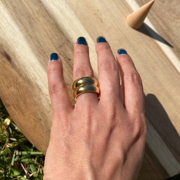 Double Gold-Colored Stainless Steel Ring. - Picture 3 of 3